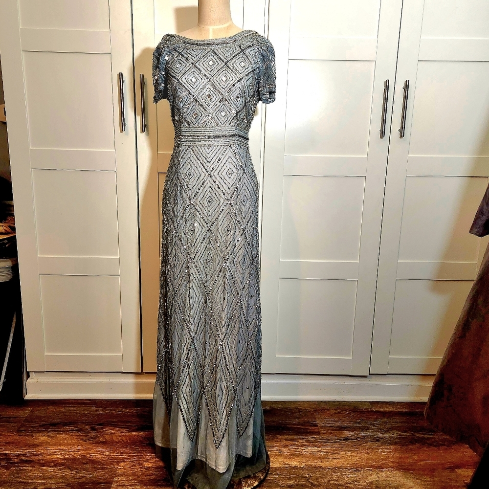 Adrianna Papell Beaded Art Deco Gown Silver Blue Grey Size 6